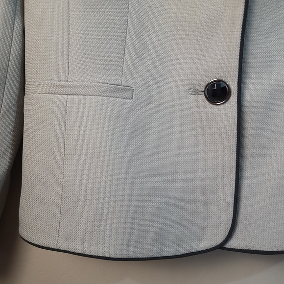 Le Suit NWOT Black Trim Gray Winged Collar 2 Button Blazer Suit Jacket - SIZE 8 - Picture 9 of 12